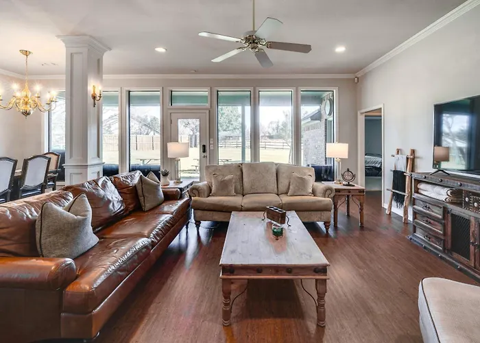 ~ 3 Mi To Dtwn: Aubrey Vacation Rental W/ Patio!